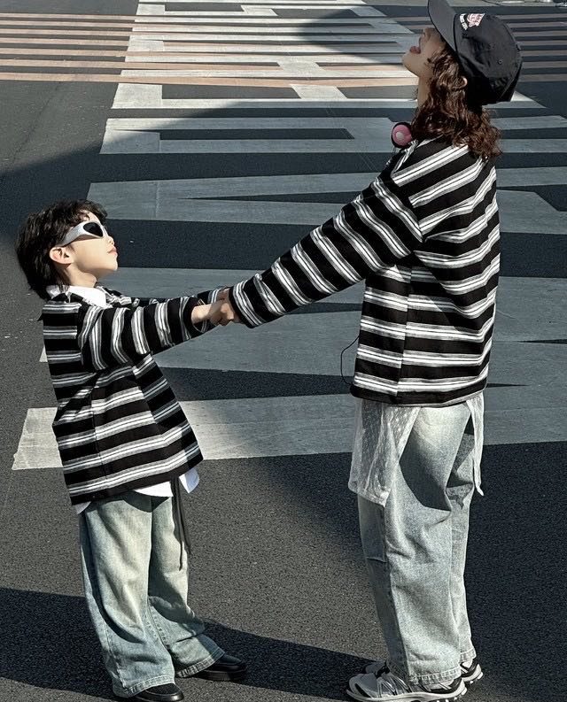 Pleated Light-Wash Jeans, Light wash, kids, photo 4 of 5